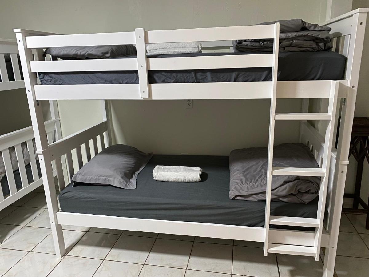 Single Size Top Bunk Bed - Mixed Shared Room Miami Springs Екстер'єр фото